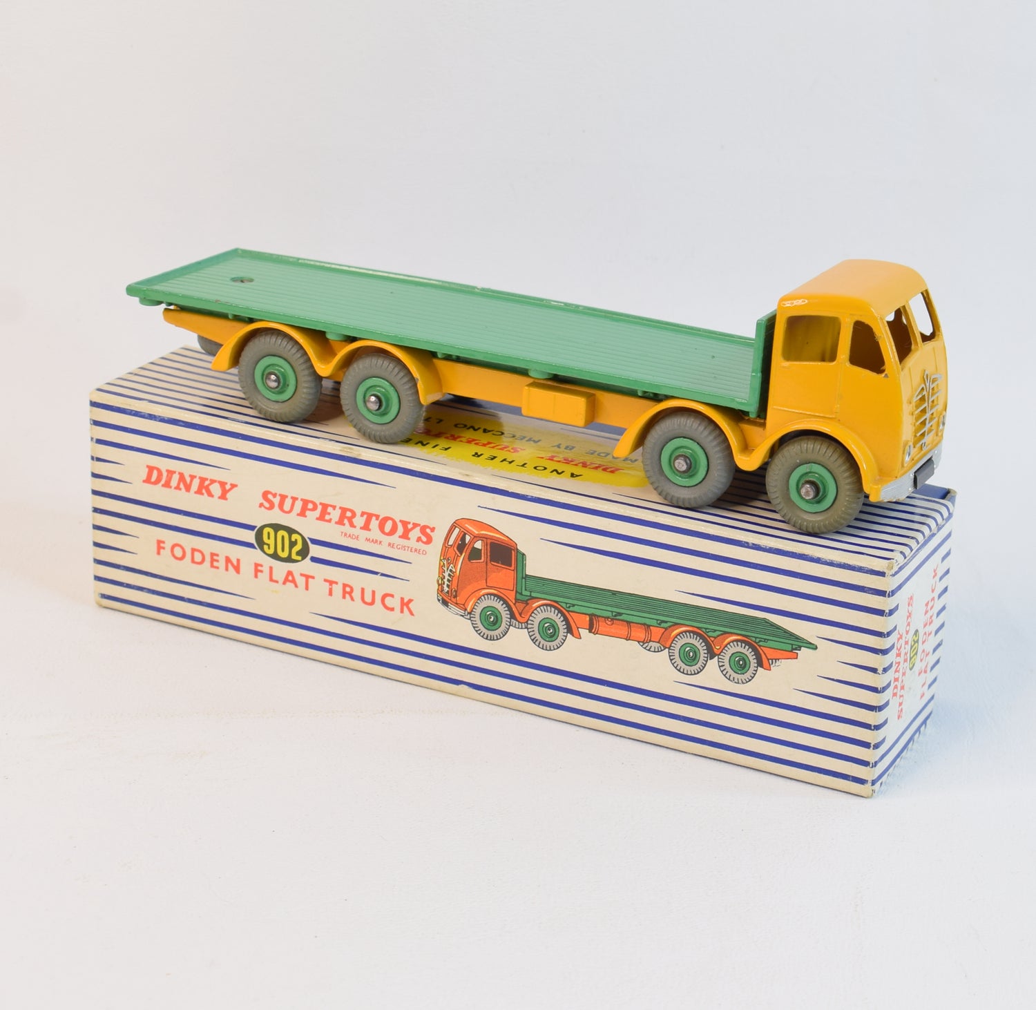 Dinky toys 902 Foden flat truck Virtually Mint/Boxed