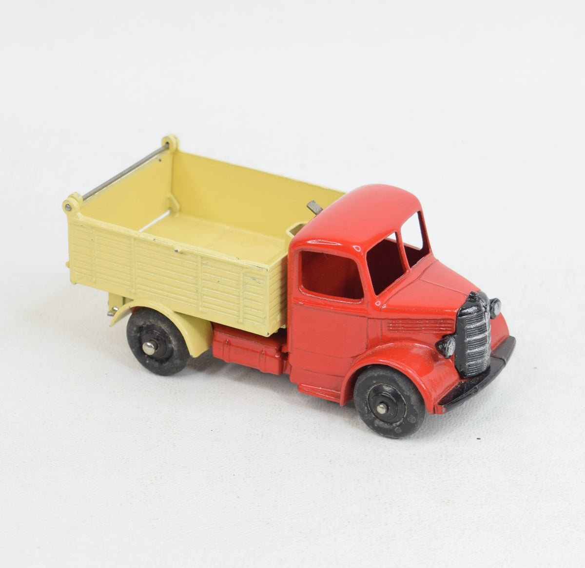 Dinky Toys 25m Bedford End Tipper Virtually Mint (black hubs)