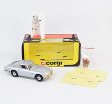 Corgi toys 271 Aston Martin Mint/Lovely box (Cream interior) (Unley)