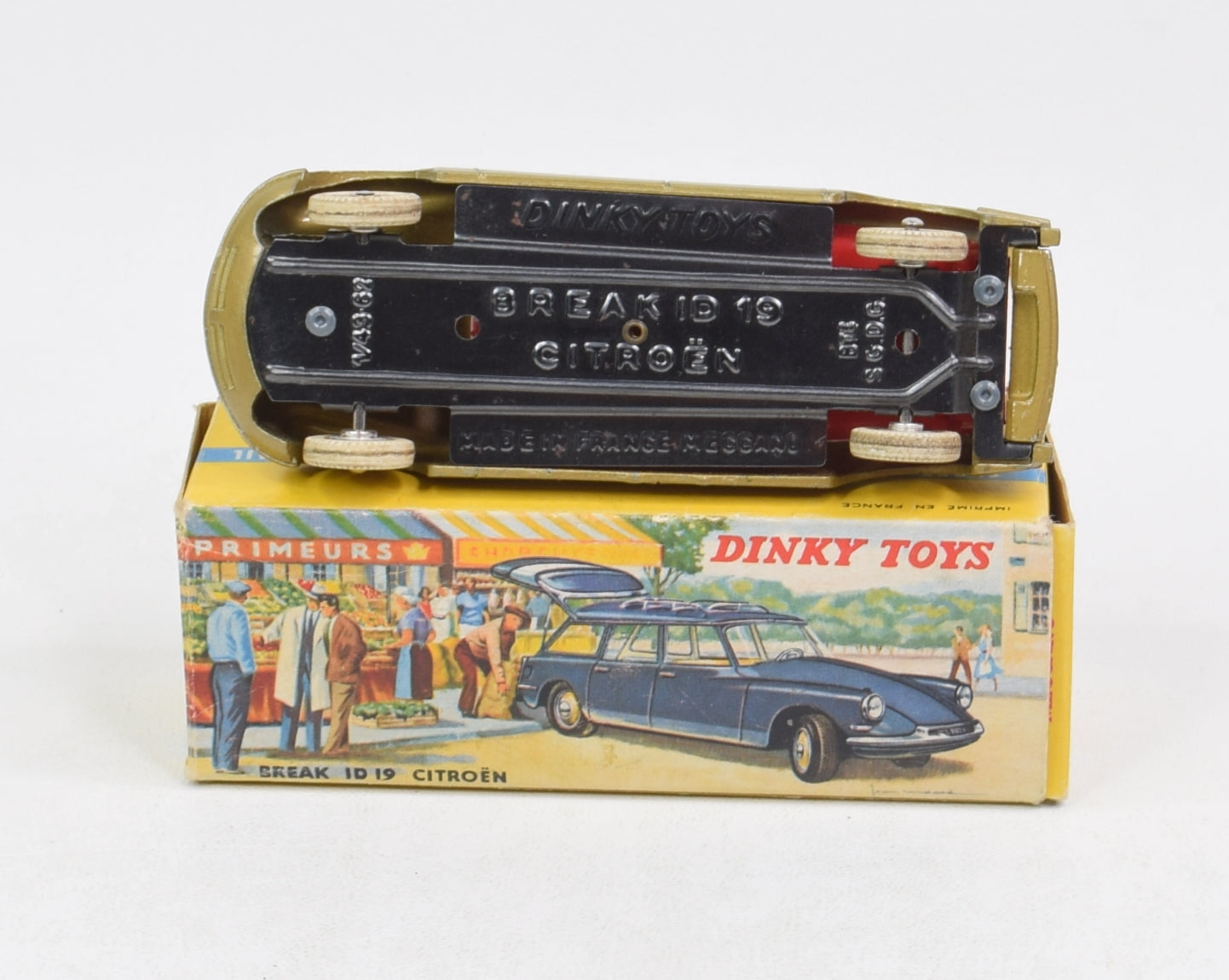 Dinky Toys 1:43 - Model car - Ambulance «ID 19» Citroën Ref. 556 Dinky Toys 1:43 - Model car - Ambulance «ID 19» Citroën Ref. 556