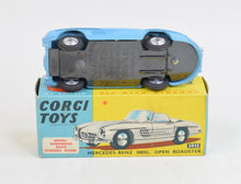 Corgi toys 303s Mercedes-Benz 300sl Roadster (RN9) Virtually Mint/Nice box