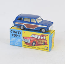 Corgi toys 491 Ford Consul Estate Virtually Mint/Nice box (Cast hubs)