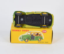 Dinky Toys 254 Austin Taxi Virtually Mint/Lovely box