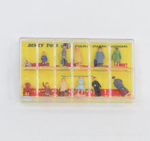 Dinky Toys 052 Railway station passengers-  Mint/Boxed