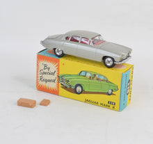 Corgi toys 238 Mark X Jaguar Virtually Mint/Nice box  (Champagne silver)