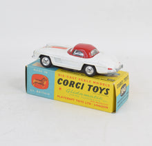 Corgi toys 304s Mercedes 300sl Very Near MInt/Nice box (RN3)