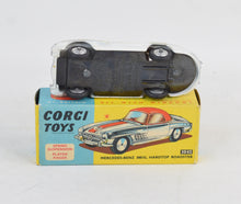 Corgi toys 304s Mercedes 300sl Very Near MInt/Nice box (RN3)
