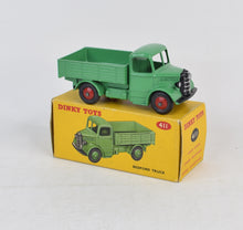 Dinky toys 411 Bedford Truck Virtually Mint/Nice box (Red hubs)