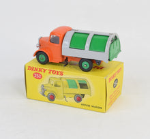 Dinky toys 252 Bedford Refuse Wagon Virtually Mint/Nice box (Green plastic hubs)