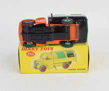 Dinky toys 252 Bedford Refuse Wagon Virtually Mint/Nice box (Green plastic hubs)