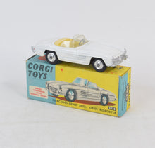 Corgi toys 303s Mercedes-Benz 300sl Roadster Virtually Mint/Boxed (cream interior)