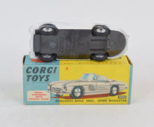 Corgi toys 303s Mercedes-Benz 300sl Roadster Virtually Mint/Boxed (cream interior)