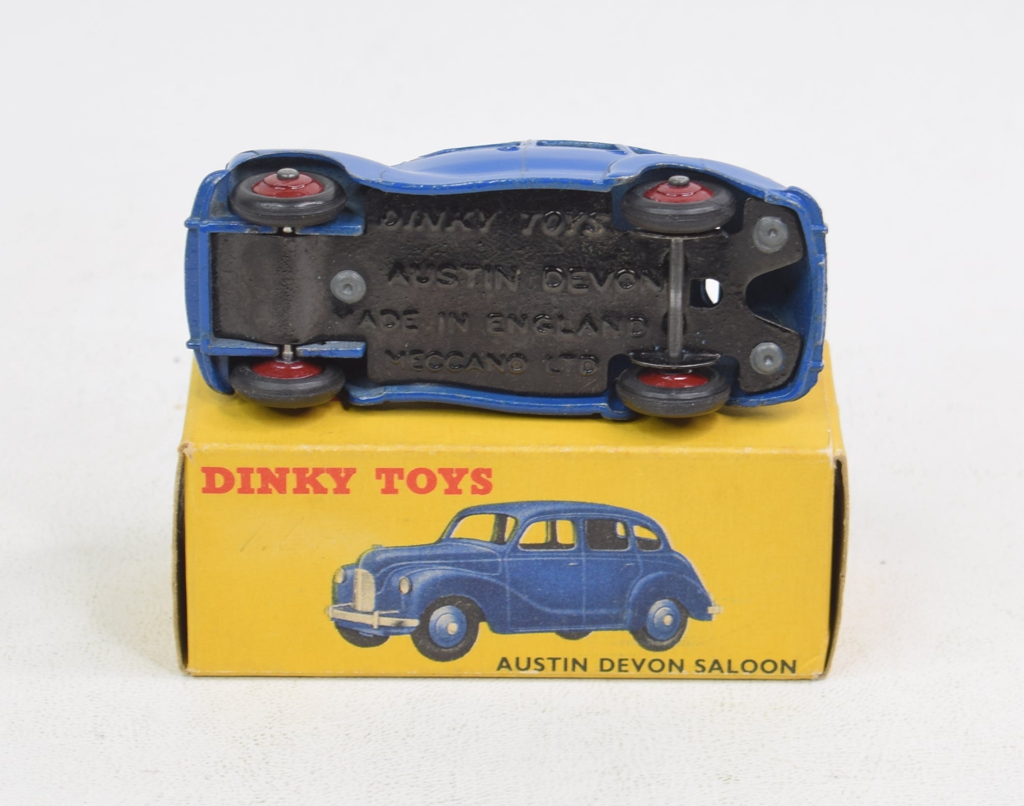 VINTAGE ENGLAND DINKY TOYS #40D AUSTIN DEVON RED MAKE A GREAT RESTO PROJECT VINTAGE ENGLAND DINKY TOYS #40D AUSTIN DEVON RED MAKE A GREAT RESTO PROJECT