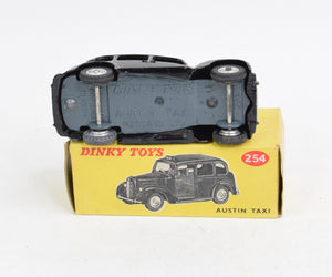 Dinky toys 254 Austin Taxi Virtually Mint/Nice box