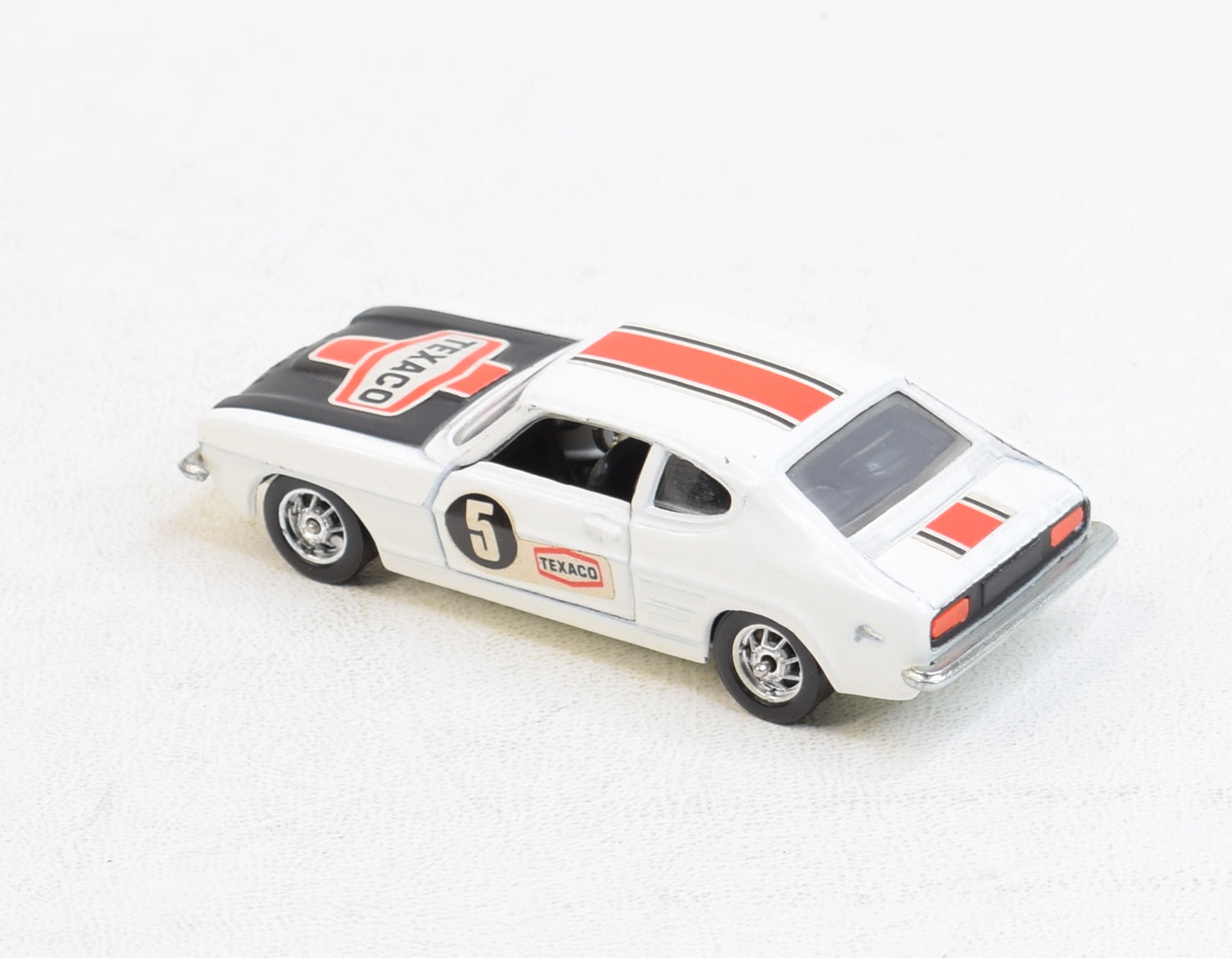 Corgi toys 331 Ford 3 litre Capri Very Near Mint (Open spoke