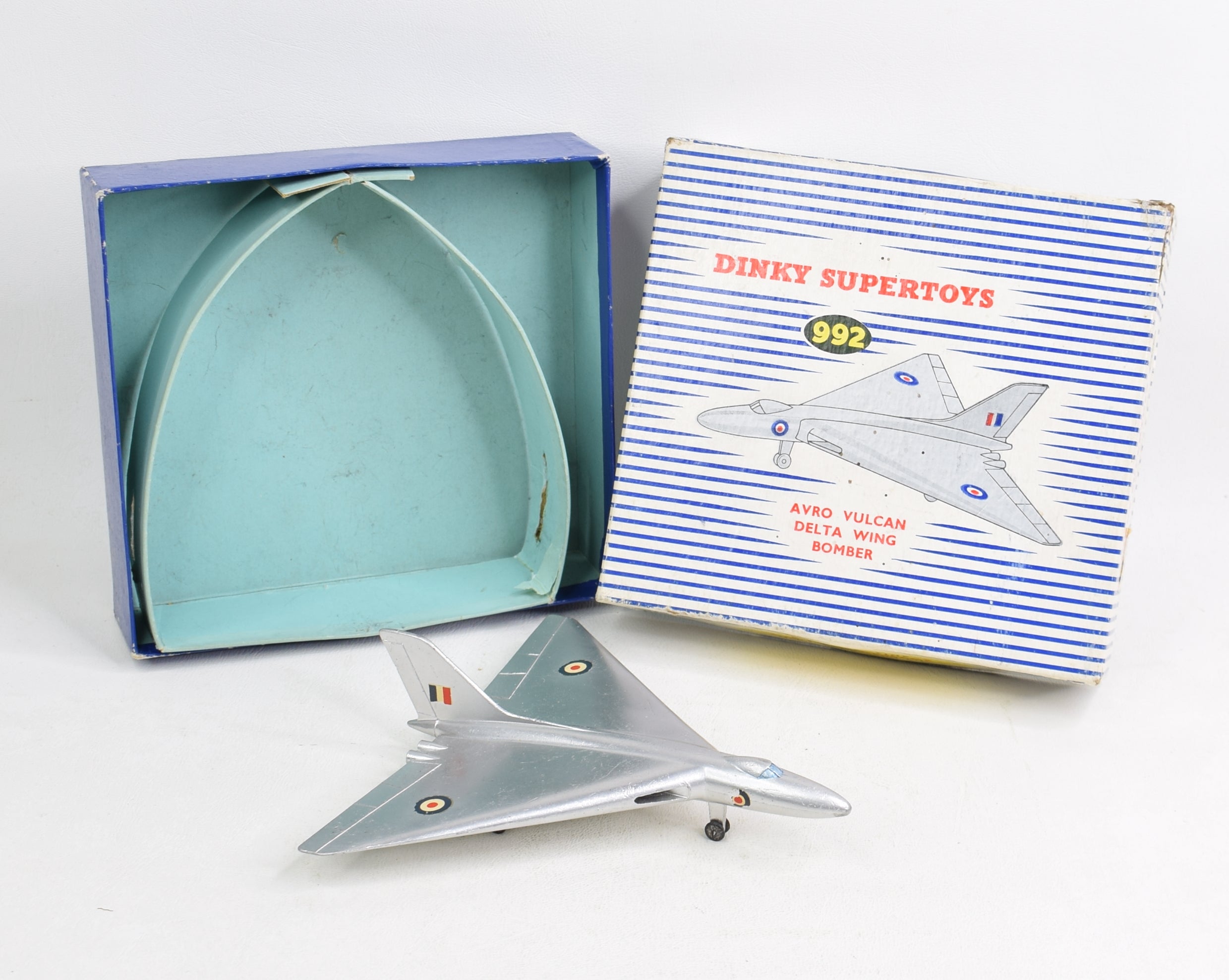 A small collection of Dinky Toys aircraft, comprising a No. 735 Gloster Javelin fighter, boxed, a No A small collection of Dinky Toys aircraft, comprising a No. 735 Gloster Javelin fighter, boxed, a No