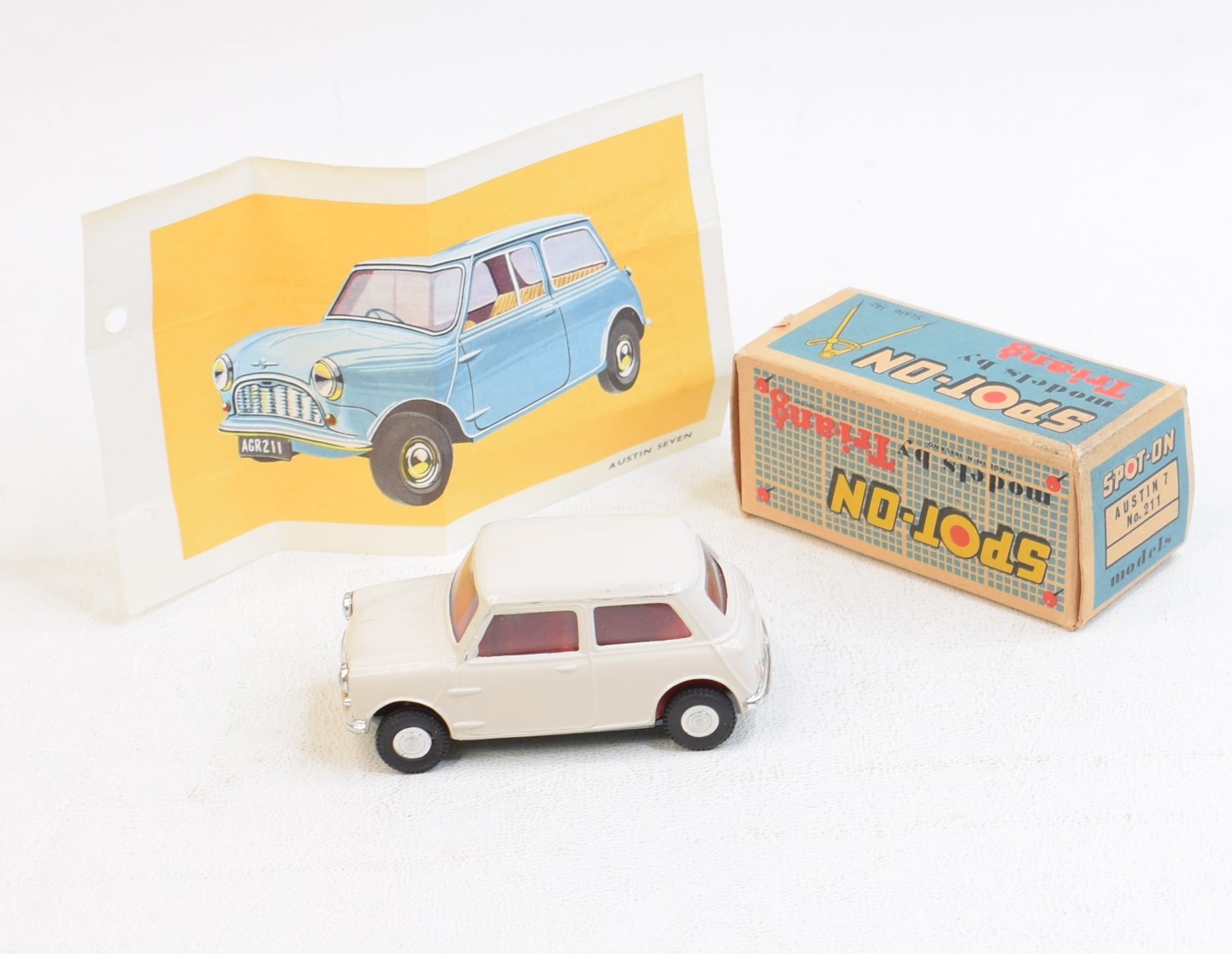 Spot-on 211 Austin 7 Virtually Mint/Boxed (Ivory/red int) – JK DIE