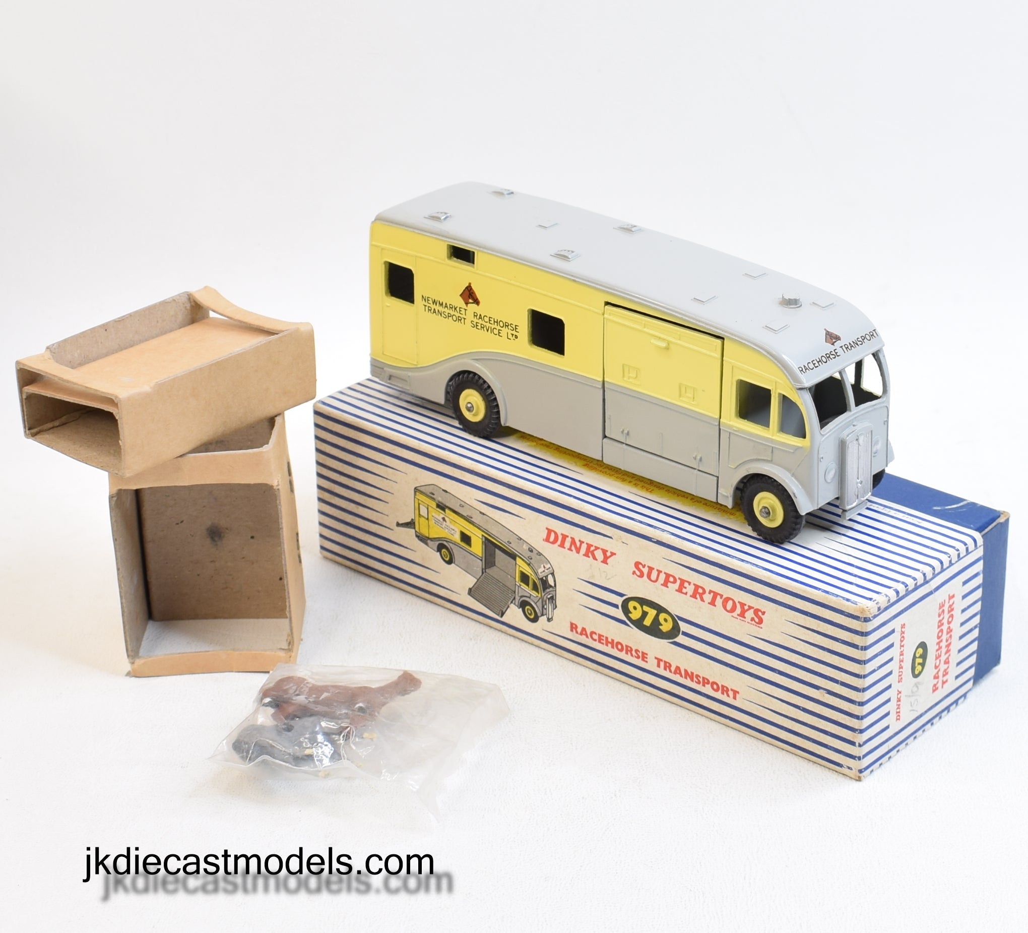 Dinky toys 979 'NEWMARKET' Horse Box Virtually Mint/Boxed – JK DIE