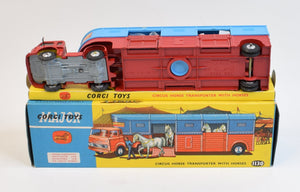 Corgi toys 1130 Chipperfields Horse transporter Virtually Mint/Nice box