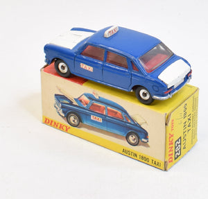 Dinky toy 282 Austin 1800 Taxi Very Near Mint/Boxed