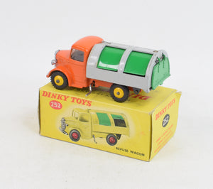 Dinky toys 252 Refuse Wagon Virtually Mint/Boxed (Rare late issue)