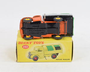 Dinky toys 252 Refuse Wagon Virtually Mint/Boxed (Rare late issue)