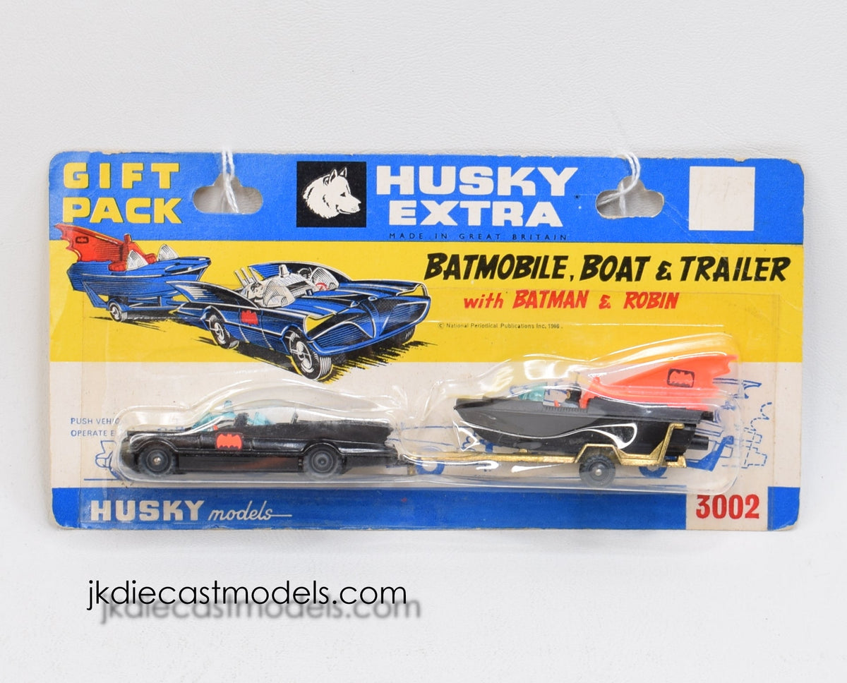 Husky 3002 Batmobile, Boat & Trailer gift set  Mint/Nice card & blister