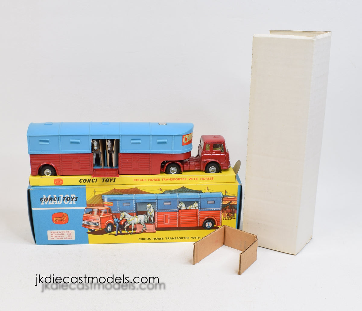 Corgi toys 1130 Chipperfields Horse transporter Virtually Mint/Nice box (Cast hubs)