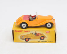 Dinky toy 102 M.G Midget Virtually Mint/Nice box (Spun hubs)