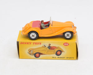 Dinky toy 102 M.G Midget Virtually Mint/Nice box (Spun hubs)