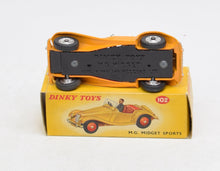 Dinky toy 102 M.G Midget Virtually Mint/Nice box (Spun hubs)