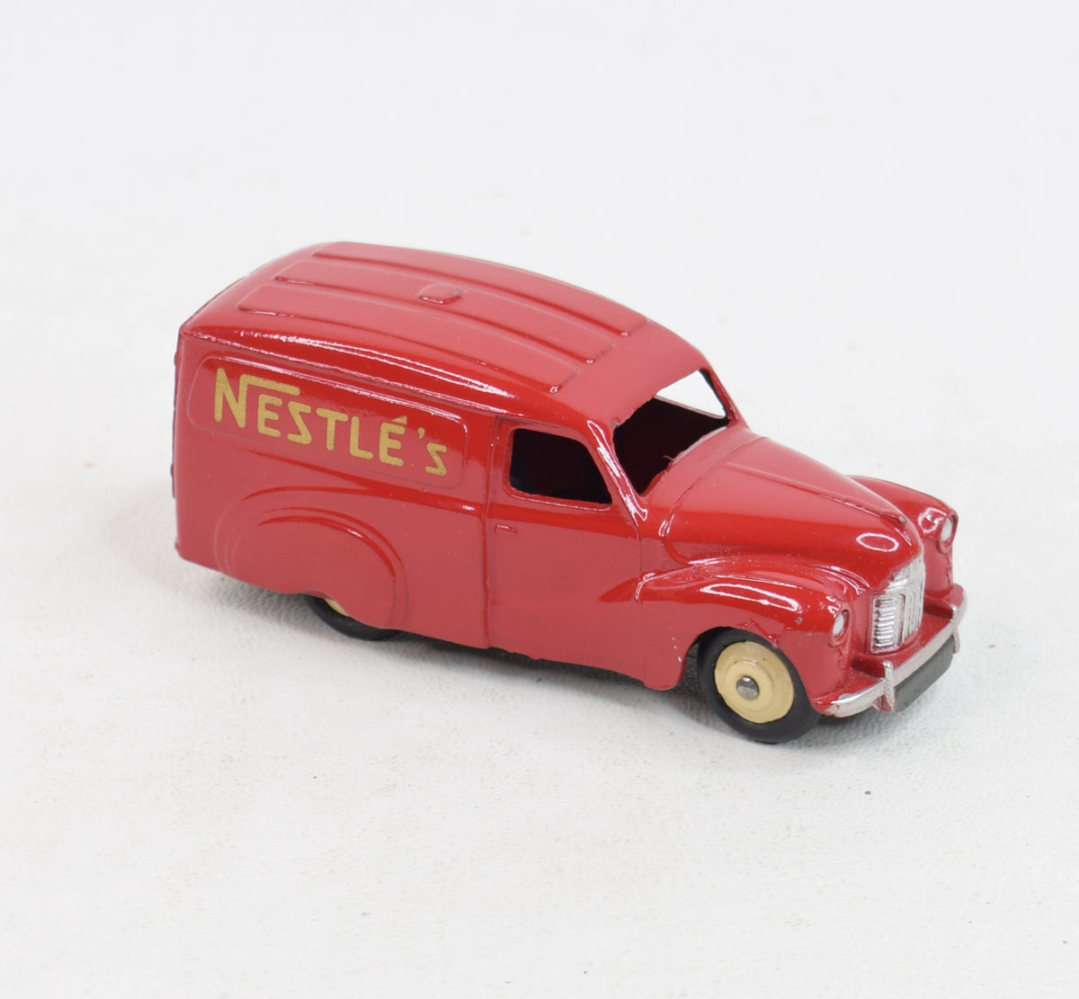 Dinky toys 471 Austin 'Nestle's' Virtually Mint (Cream hubs) 