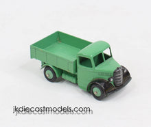 Dinky toys 25w Bedford Truck Very Near Mint (Black wings)