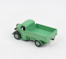 Dinky toys 25w Bedford Truck Very Near Mint (Black wings)