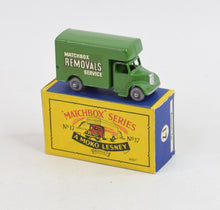 Matchbox Lesney 17 Removal van GPW/B4 Virtually Mint/Nice box