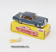 Solido 126 Mercedes 220 se  Mint/Lovely box