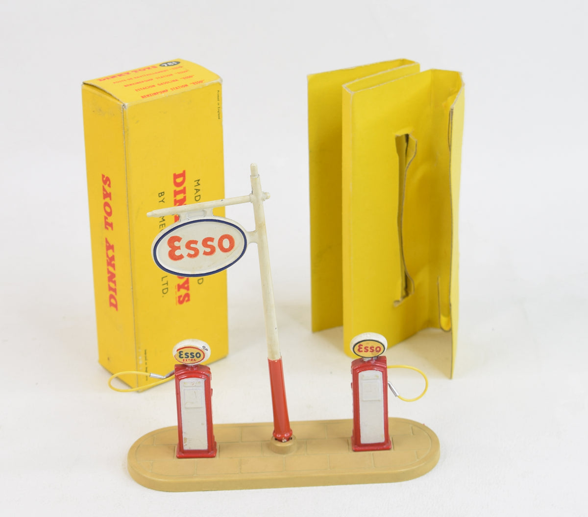 Dinky Toys 781 'Esso' Pump set Virtually Mint/Boxed