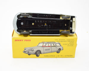 French Dinky Toys 556 Citroen D19 Ambulance Mint/Boxed.