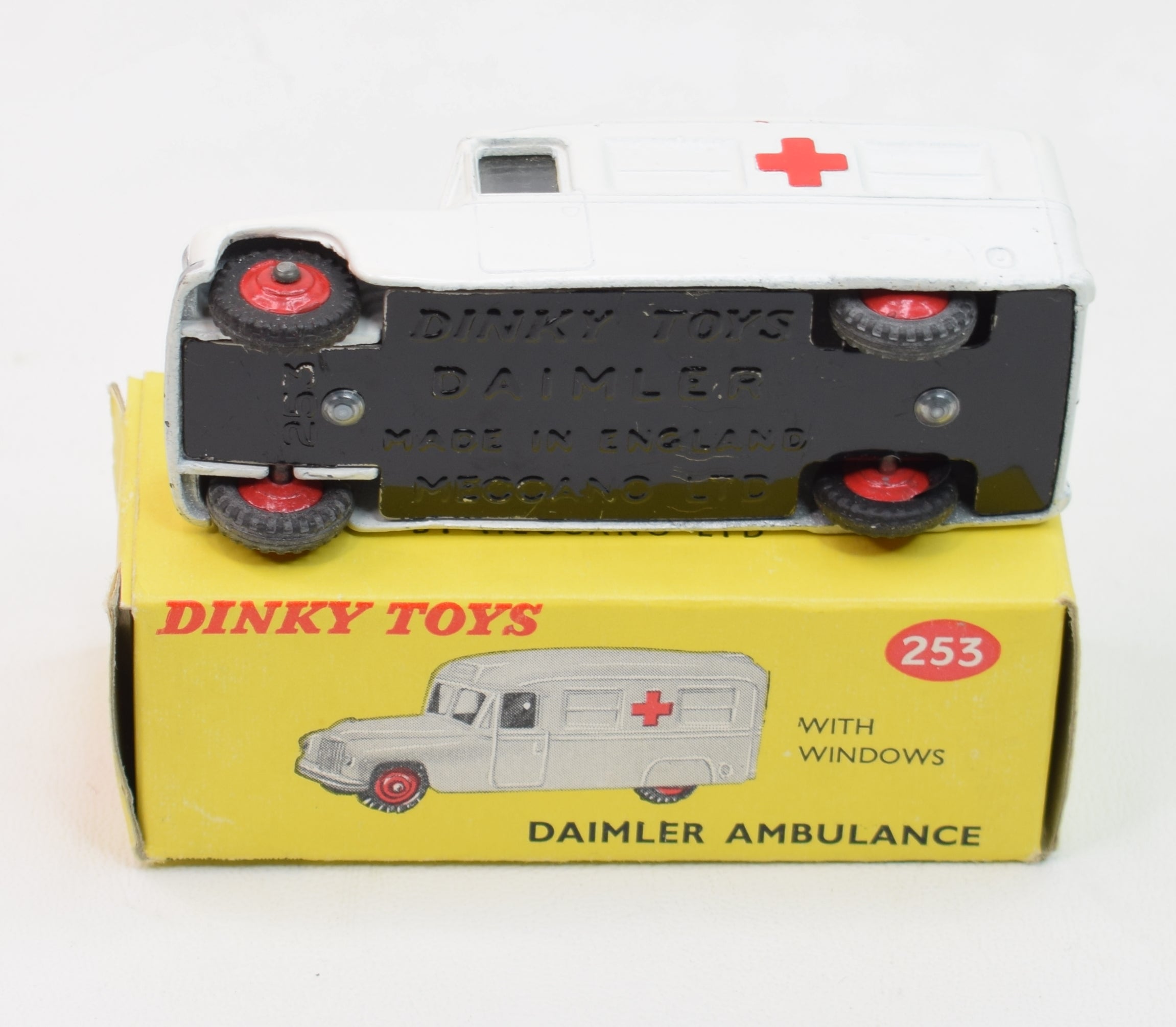 Dinky toys 253 Daimler Ambulance Very Near Mint/Boxed 'Carlton' Collec ...