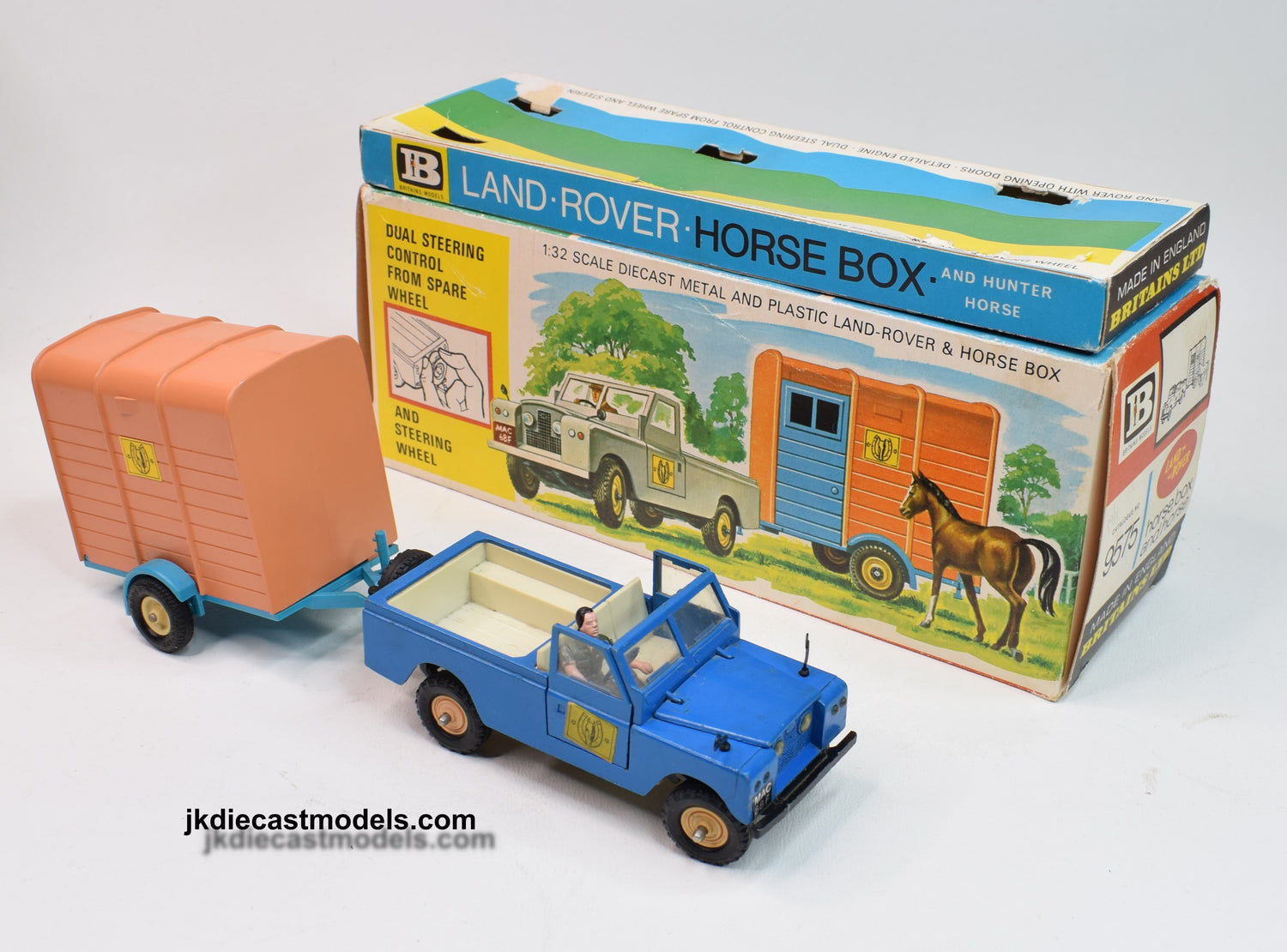 Britain's 9575 Land-Rover & Horse box Very Near Mint/Boxed