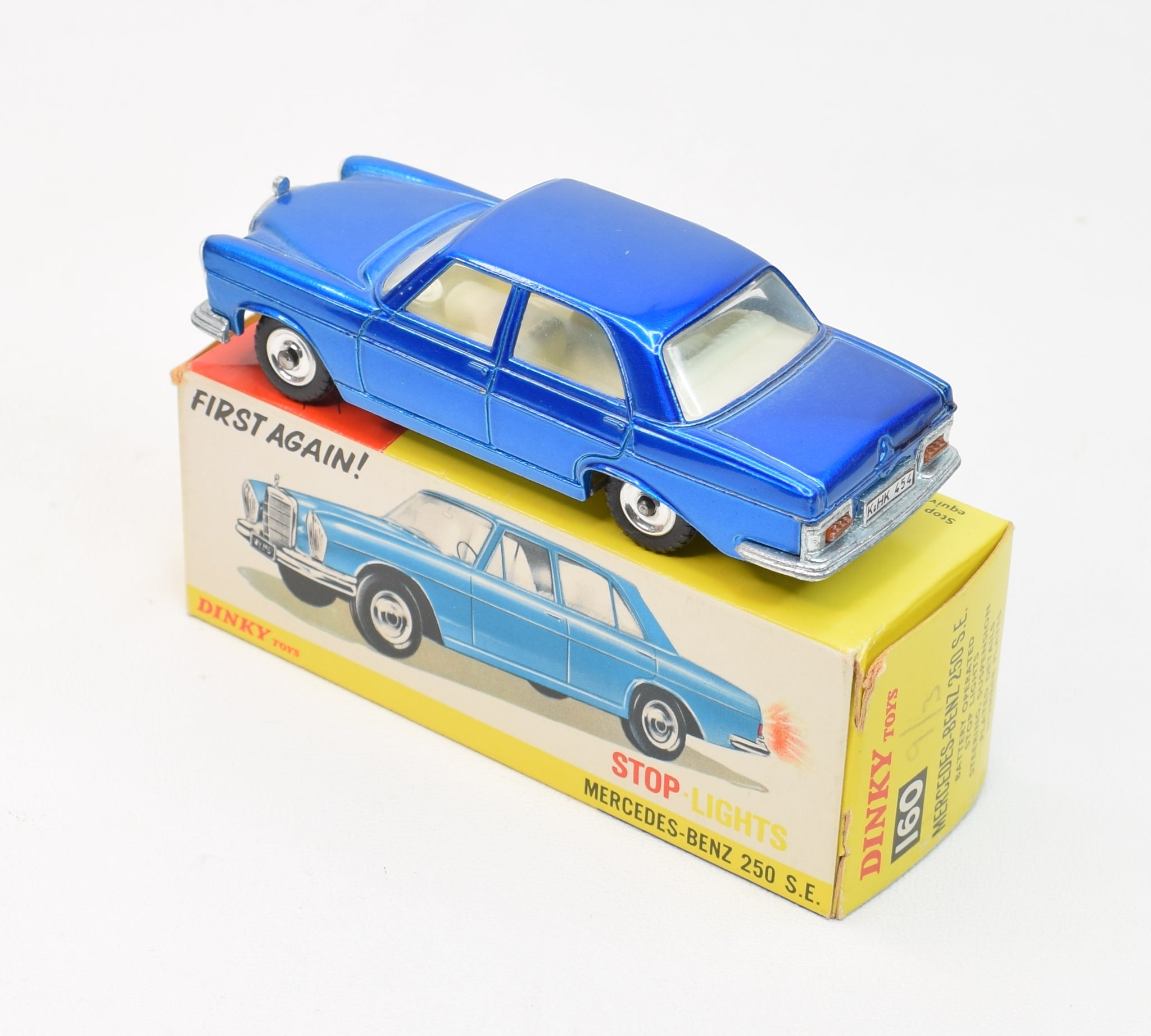 DINKY TOYS VERITABLE : MERCEDES BENZ 220 SE AVEC SA BOITE D DINKY TOYS VERITABLE : MERCEDES BENZ 220 SE AVEC SA BOITE D
