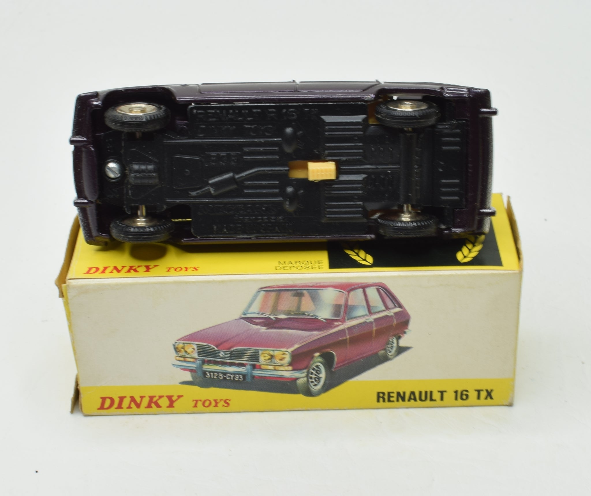 Dinky Toys Voiture Renault R16 TX 538 Violet - 1:43 Made in Spain Dinky Toys Voiture Renault R16 TX 538 Violet - 1:43 Made in Spain