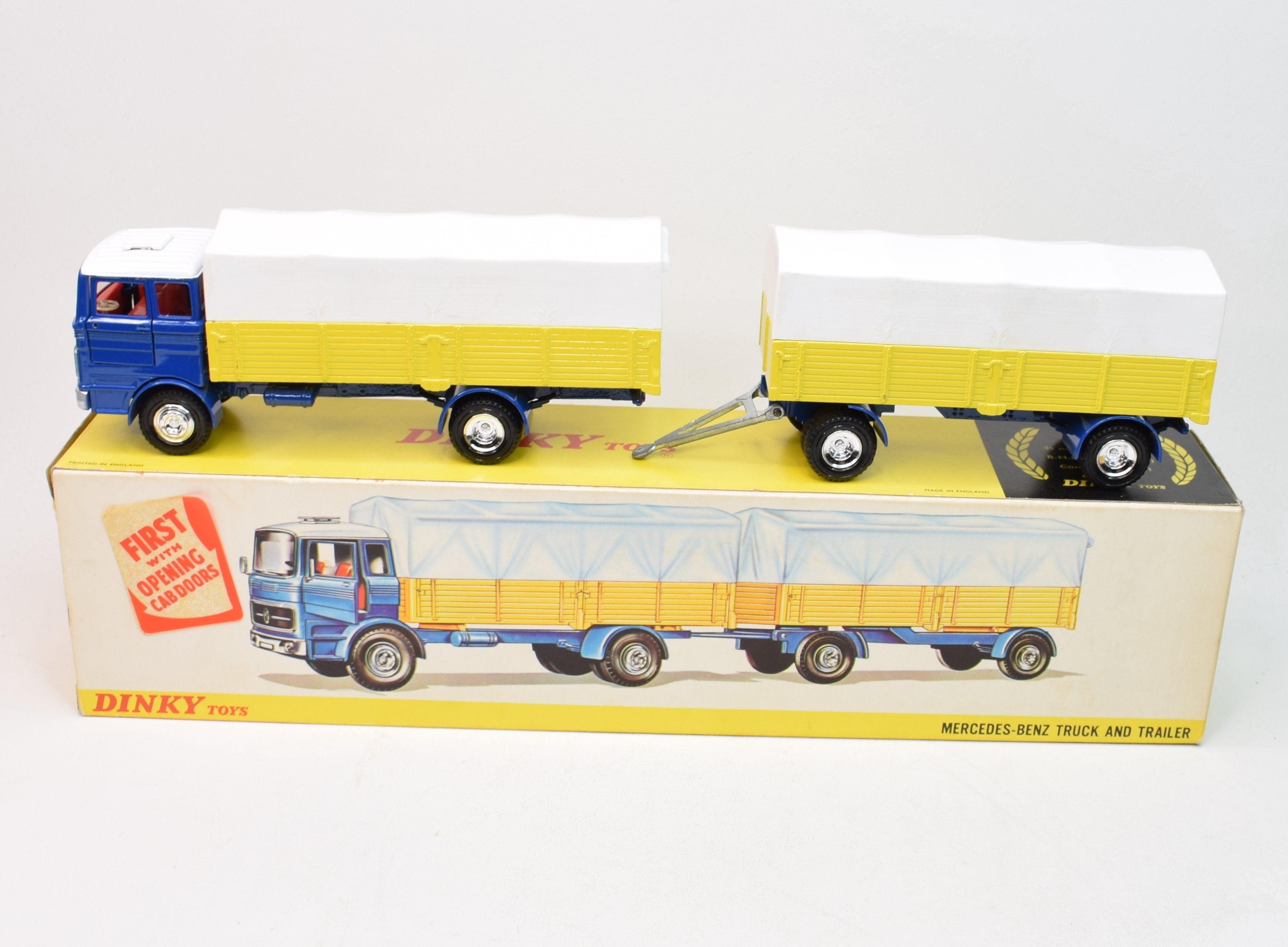 DINKY TOYS 917 MERCEDES-BENZ TRUCK AND TRAILER ディンキー