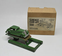 Crescent Toys Garage Car Lift & Accessories Near Mint/Boxed