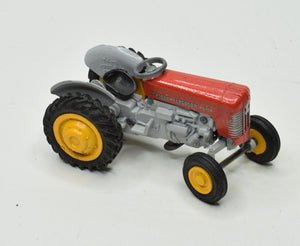 Spot-on 137 Massey-Ferguson Tractor Virtually/Mint