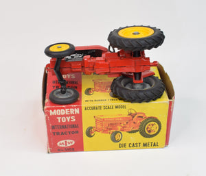 Modern toys International Tractor Virtually Mint/Boxed