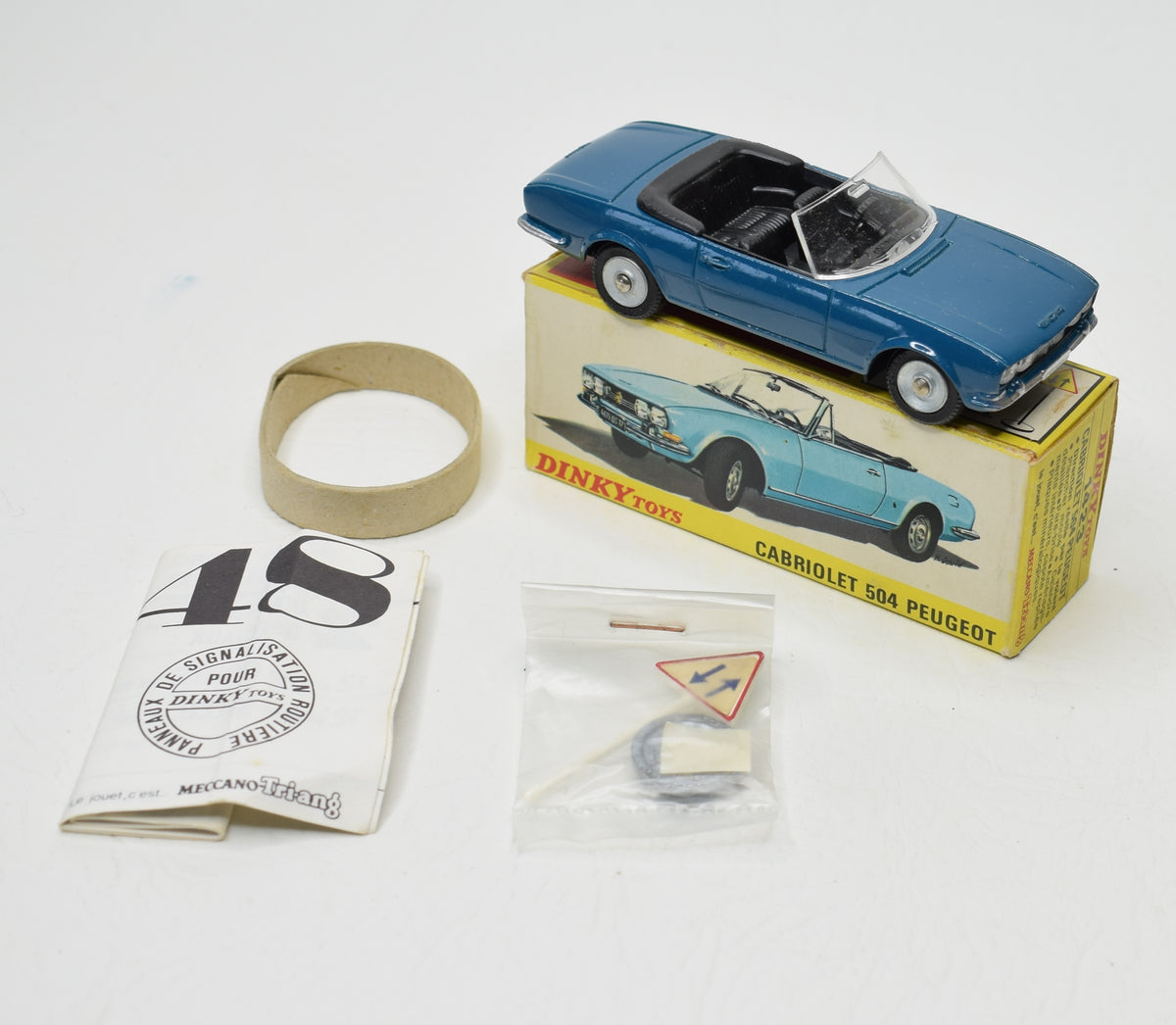 Dinky Peugeot 504 ミニカー Dinky Toys Peugeot 504 - Vintage Toy Car - Made in France 1