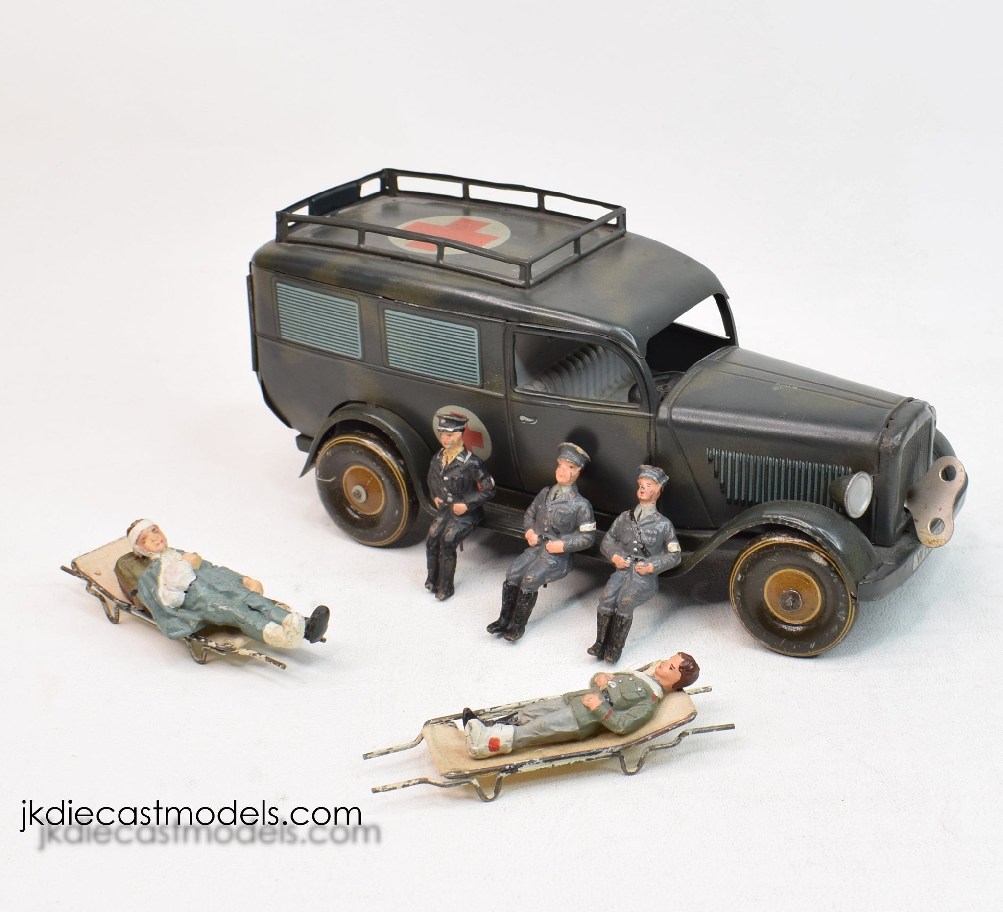 VEB PLASTICART KOMBI Ambulance en blanc dans une boîte EUR 20,07 VEB PLASTICART KOMBI Ambulance en blanc dans une boîte EUR 20,07