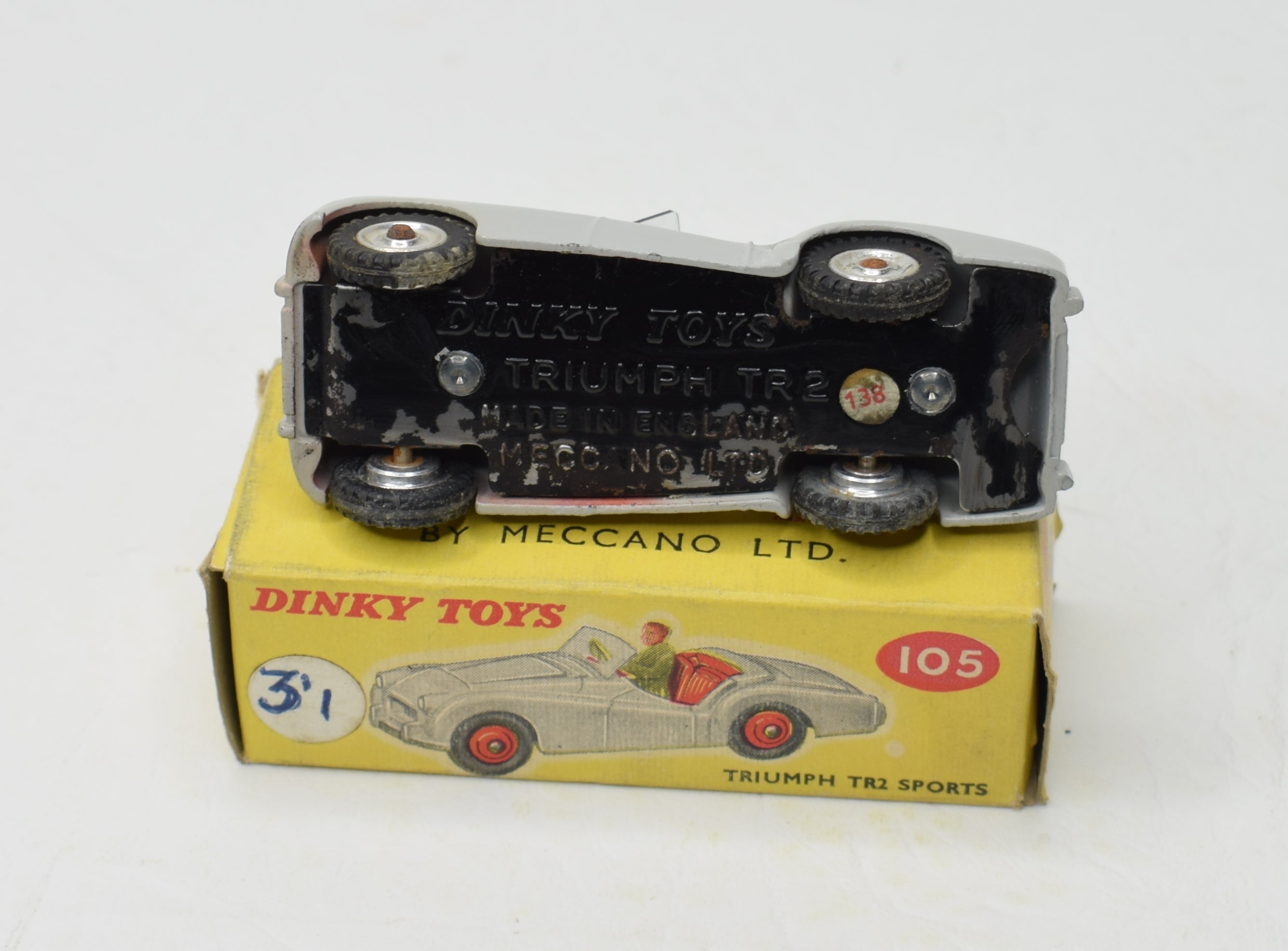 Voiture miniature 1/43 - DINKY TOYS - Triumph TR2 - réf. 105(sans boite Voiture miniature 1/43 - DINKY TOYS - Triumph TR2 - réf. 105(sans boite