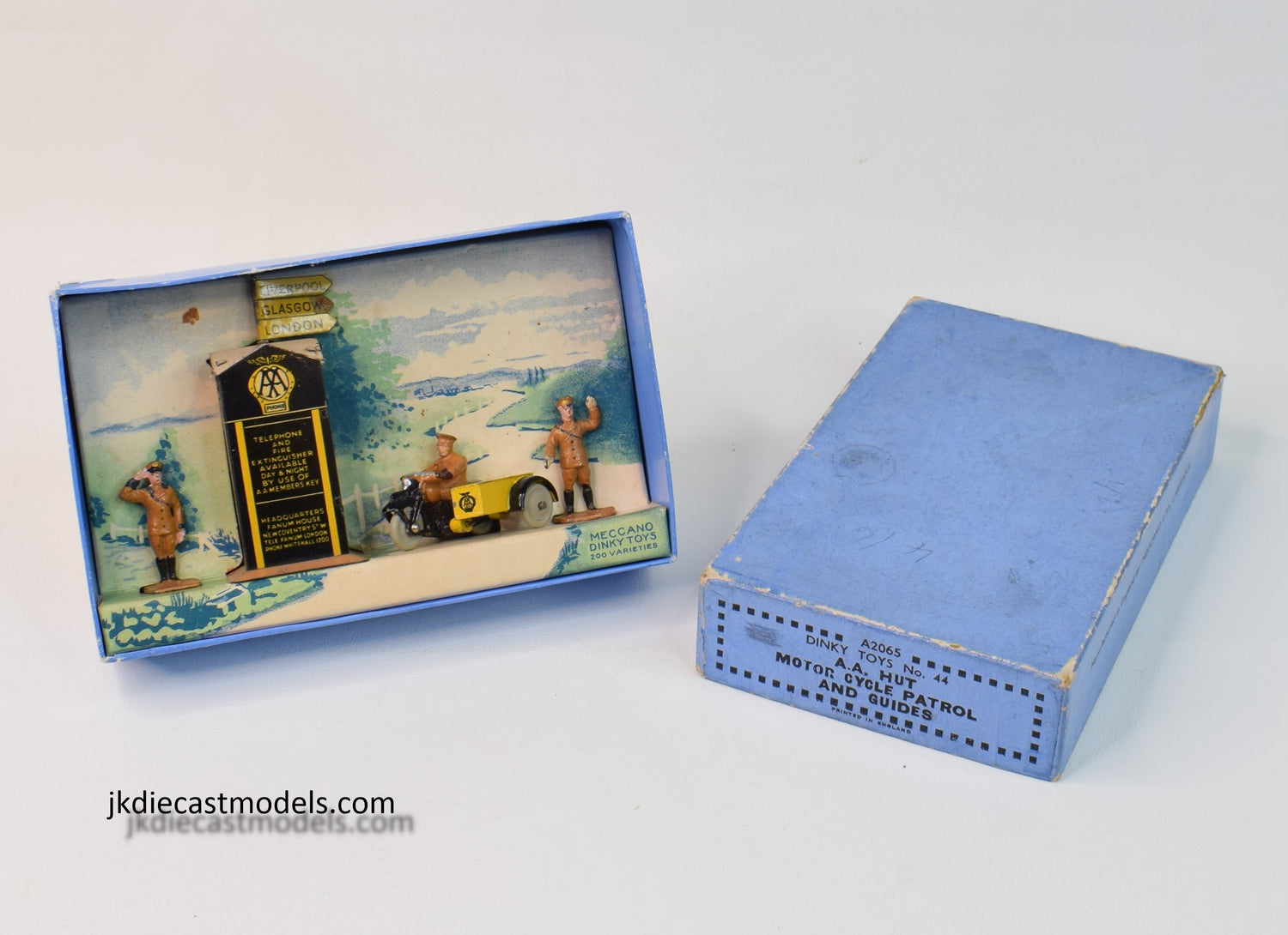Dinky toys 44 Pre war A.A Hut, Motor Cycle & Guides Very Near Mint/Boxed 'Carlton' Collection